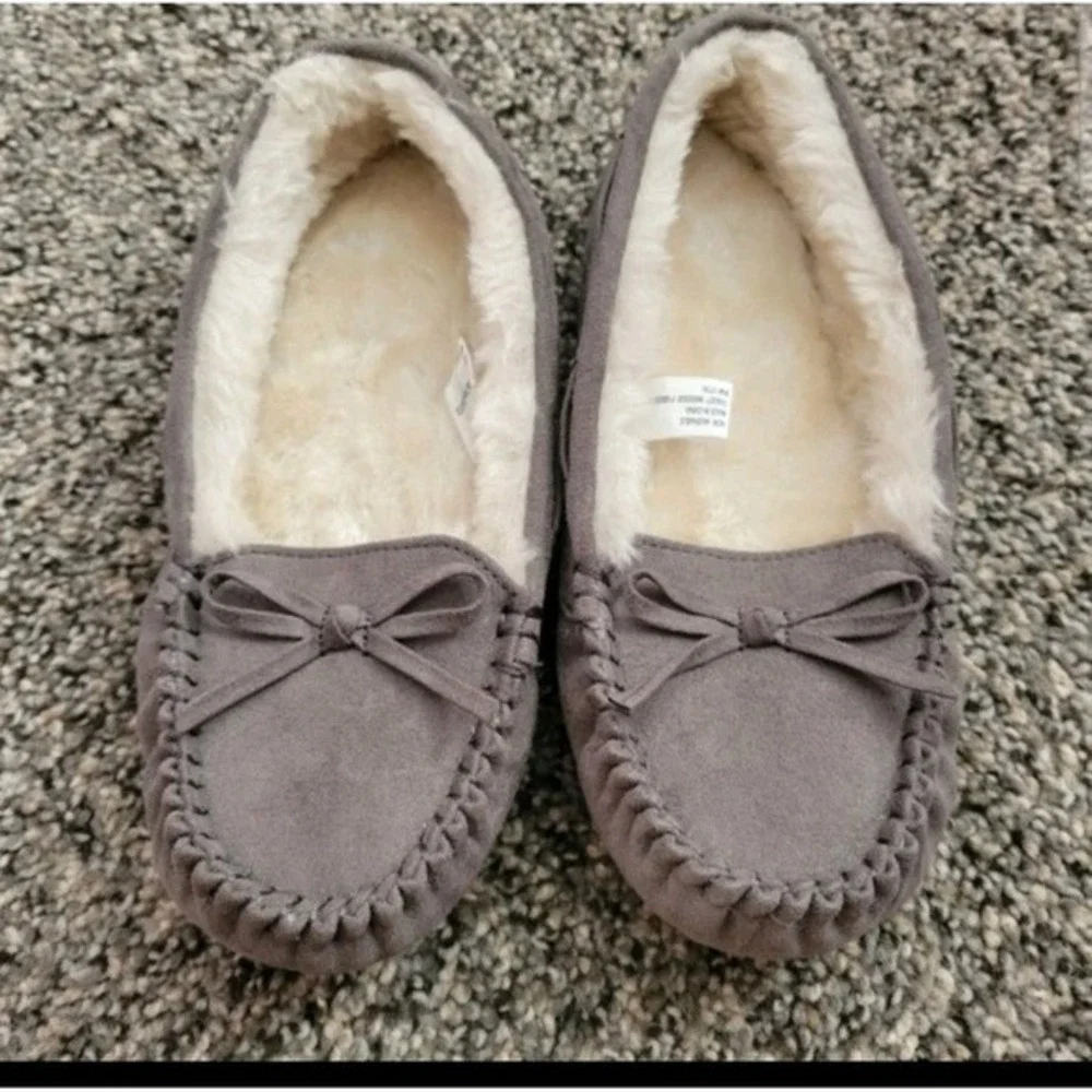 Youth Girls Faux Suede Moccasin Slippers Gray Size 7 Faux Fur Lined Cozy Comfort
